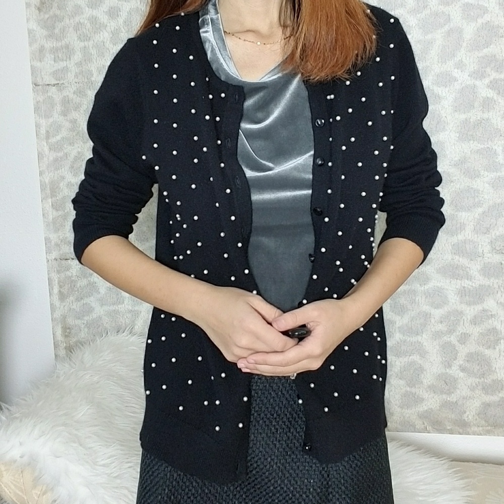 100% Cashmere Pearl Embellished Buttoned Cardigan